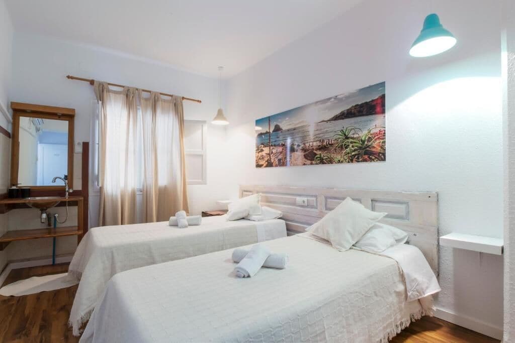 Habitació amb dos llits individuals | Wifi gratuïta 