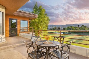 Outdoor dining - Marriot Desert Spring Villas 1 Bedroom sleeps 4 (Palm Desert)