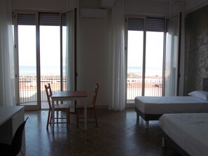 Deluxe-Dreibettzimmer, Balkon, Meerblick