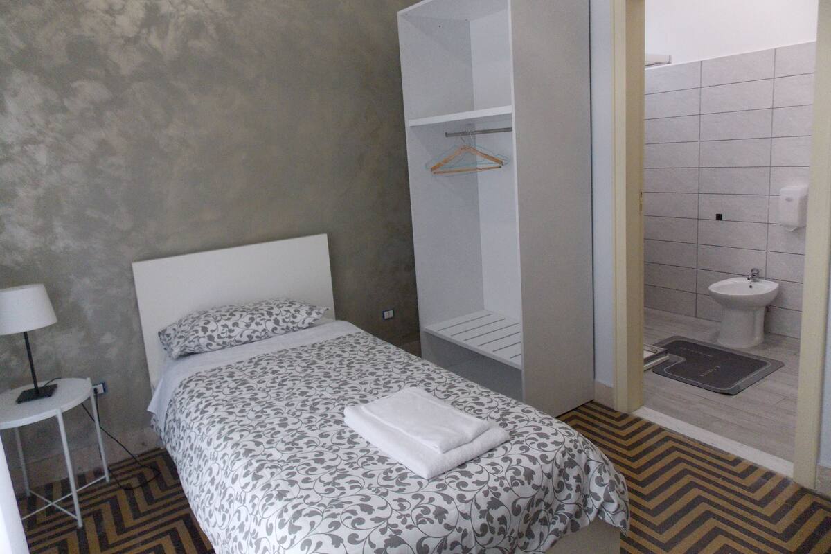 Economy Single Room | Soundproofing, WiFi (free)