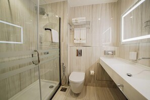 Ducha, artículos de higiene personal gratuitos y secador de pelo
