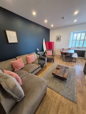 TV - Charming converted chapel near Perranporth beach. (Perranporth)