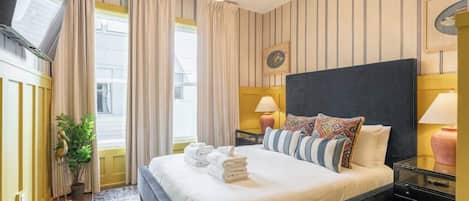 4 bedrooms, WiFi, bed sheets