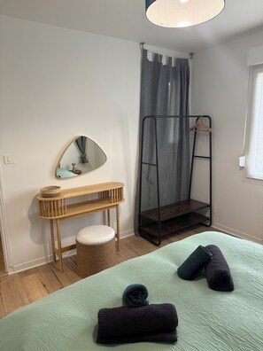 5 bedrooms, desk, iron/ironing board, travel cot - Elegant gîte in the heart of a Champagne estate (Nanteuil-la-Forêt)