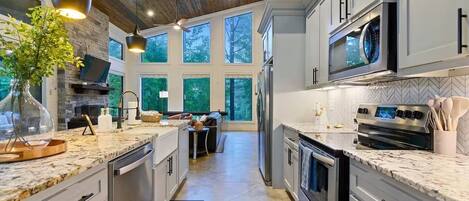 Refrigerador, microondas, horno y parrilla de estufa