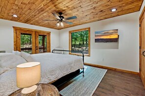 3 bedrooms, free WiFi, bed sheets - Cheyenne Way | Hot Tub, Fire Pit, Foosball (broken bow)