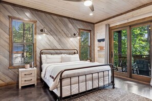 Iron/ironing board, free WiFi, bed sheets - Luxurious 4 Bedroom Cabin Retreat in Broken Bow (Broken Bow)