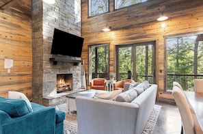 Interior - Luxurious 4 Bedroom Cabin Retreat in Broken Bow (Broken Bow)