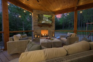 Property grounds - Creekfront,Pickleball,Game Room,Firepit,Sleeps 16 (Broken Bow)
