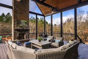Property grounds - Heated Pool + Pickleball + Mini Golf | Ultimate Group Getaway (Broken Bow)