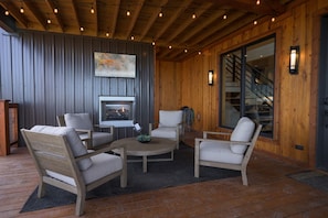Interior - Breathtaking views, hot tub, heated pool (Broken Bow)