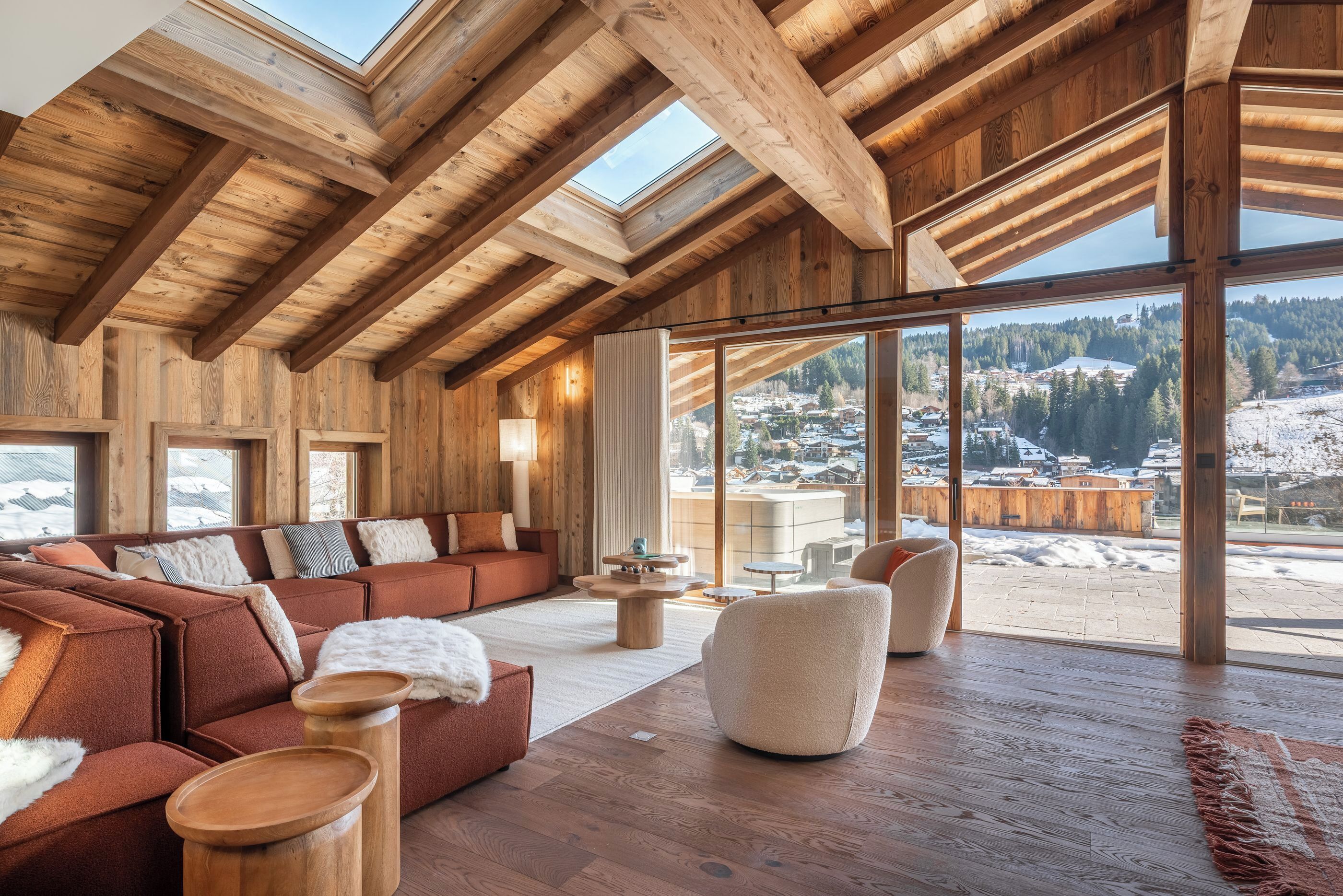 Smart-TV, peis og bøker