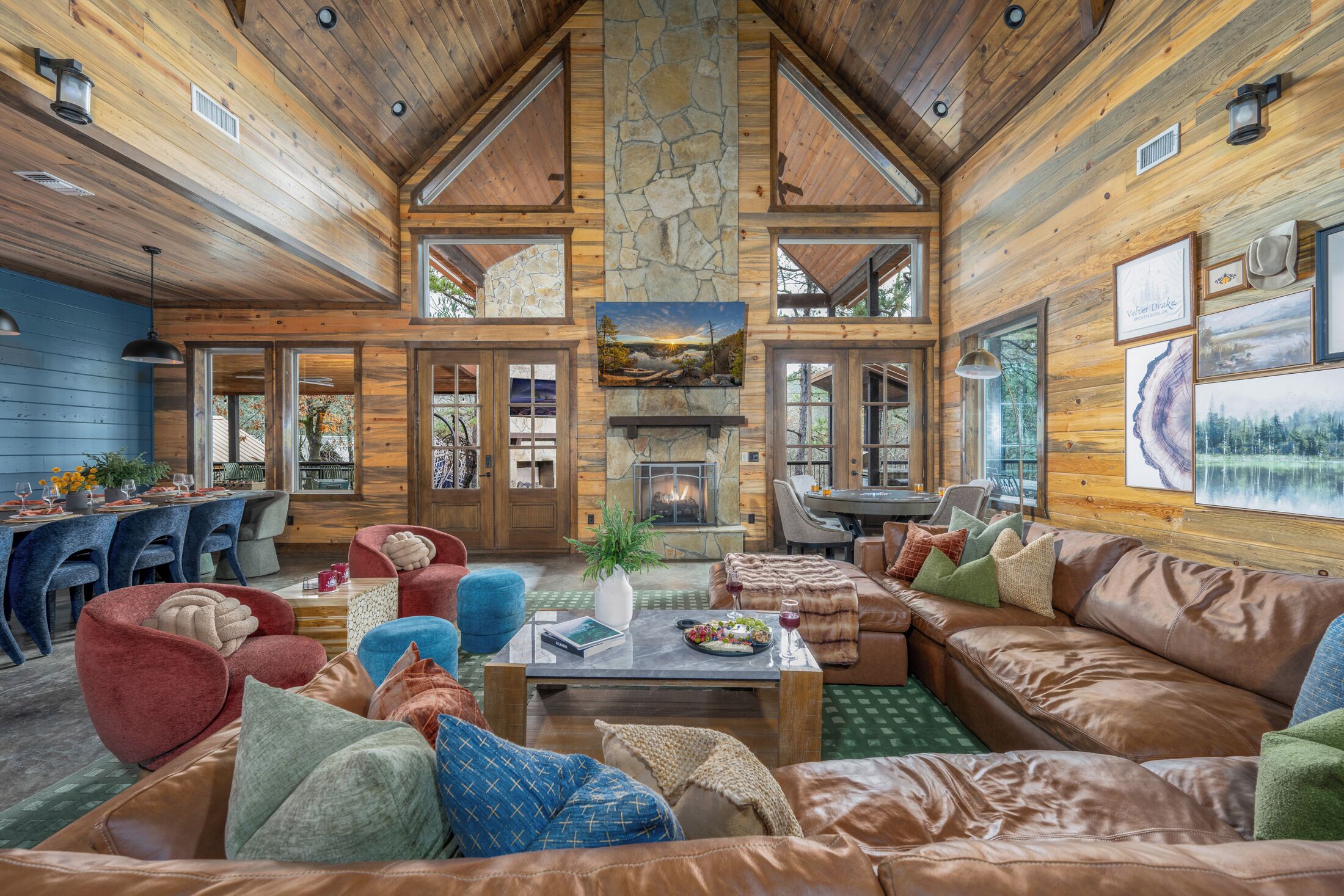 Smart TV, lareira, videogames, pebolim