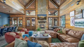 Smart TV, lareira, videogames, pebolim