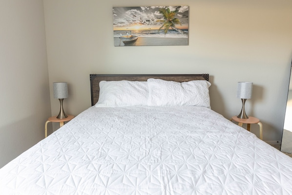 熨斗/熨衫板、Wi-Fi、床單