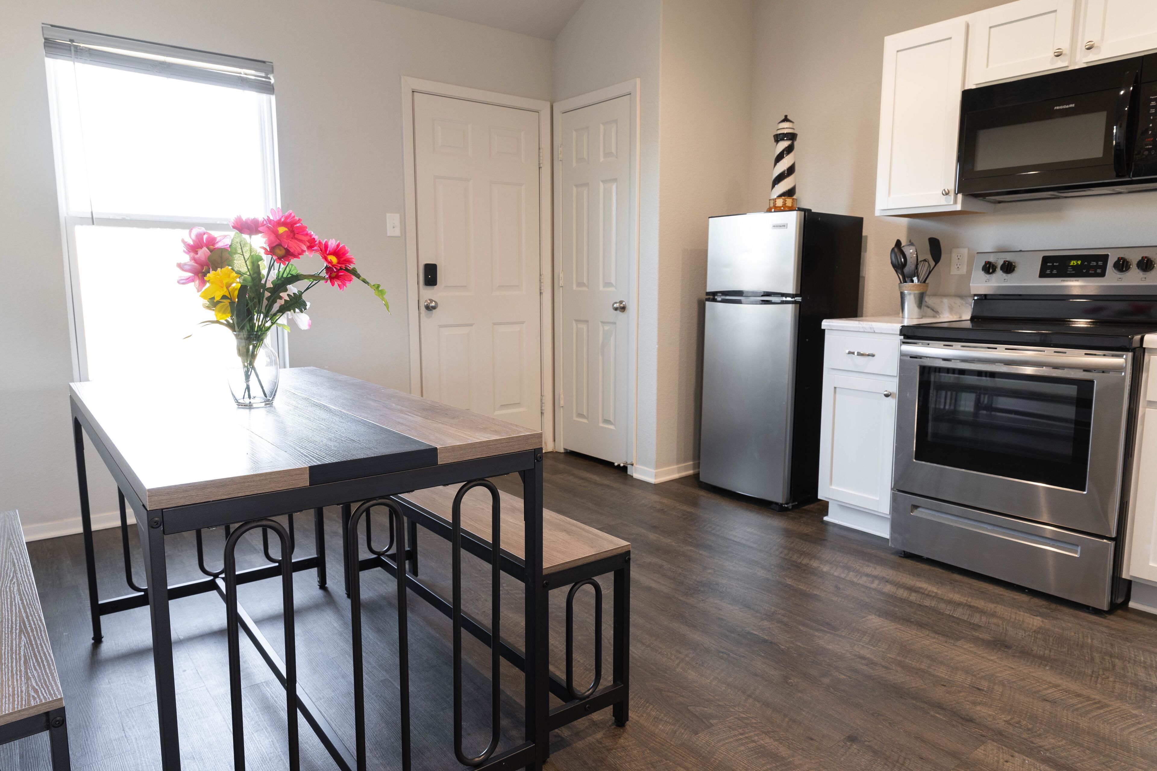 Micro-ondes, four, plaque de cuisson, lave-vaisselle