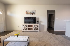 Interior - Peaceful 3-bedroom house with AC in charming Conway (Conway)