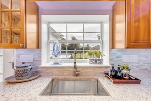 Interior - 5BR Estate • Hot Tub • Pet Friendly • Sleeps 8 • Near Beach (Edgewater)