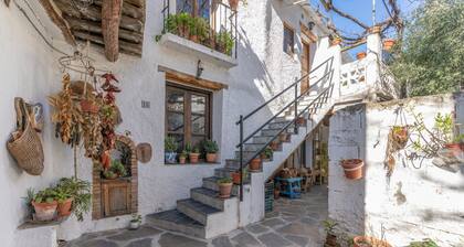 Casa El Portón, Bubión: vistas a la montaña, terraza privada y Wi-Fi