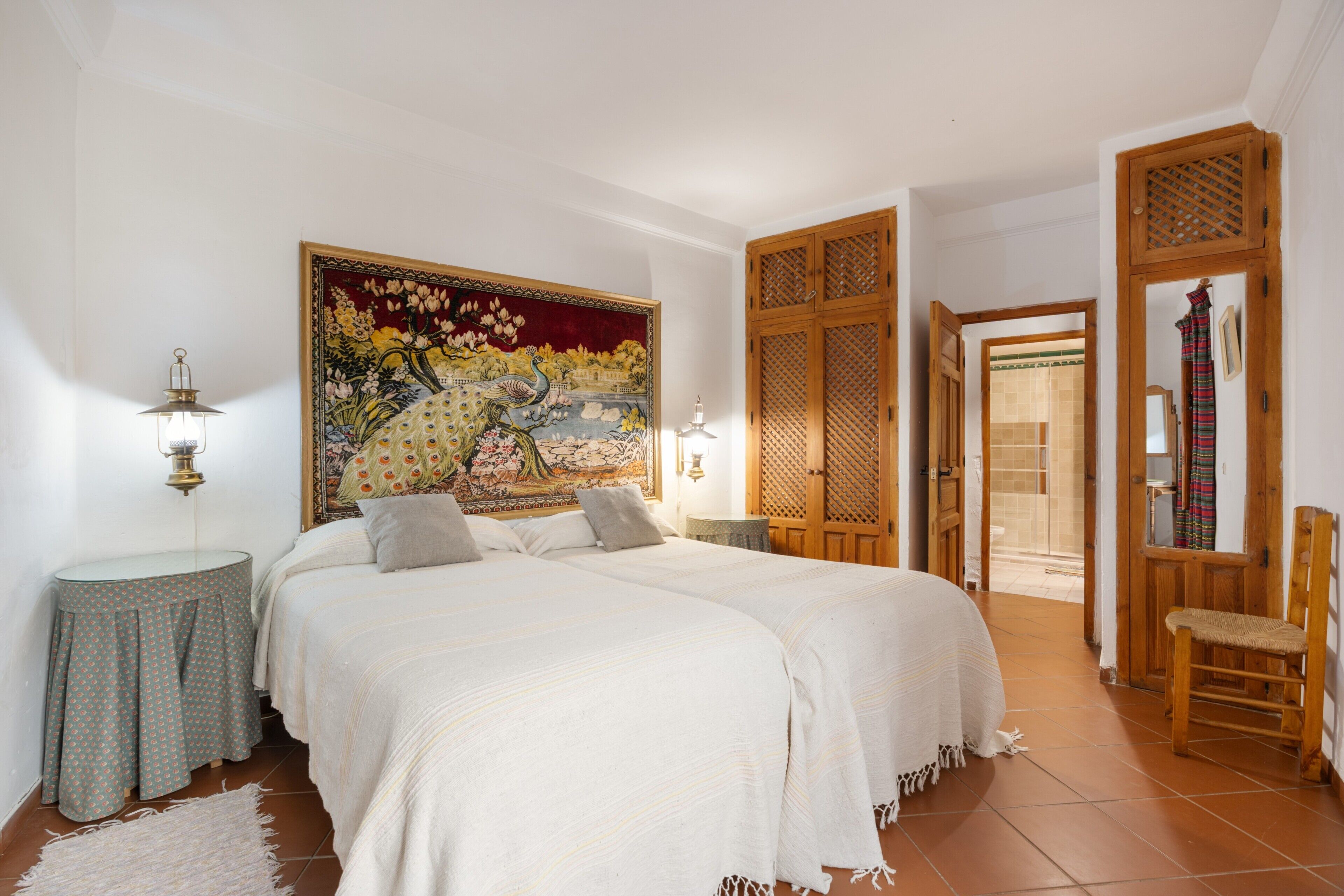 Iron/ironing board, WiFi, bed sheets