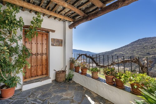 Maison de campagne « Casa De La Fuente » avec vue sur la montagne, terrasse privée et Wi-Fi