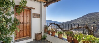 Country House 'Casa De La Fuente' with Mountain View, Private Terrace and Wi-Fi