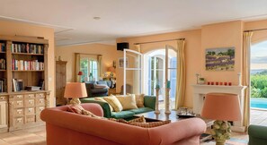 TV, fireplace - CASA-Happy Family House Valbonne infinity pool (Biot)