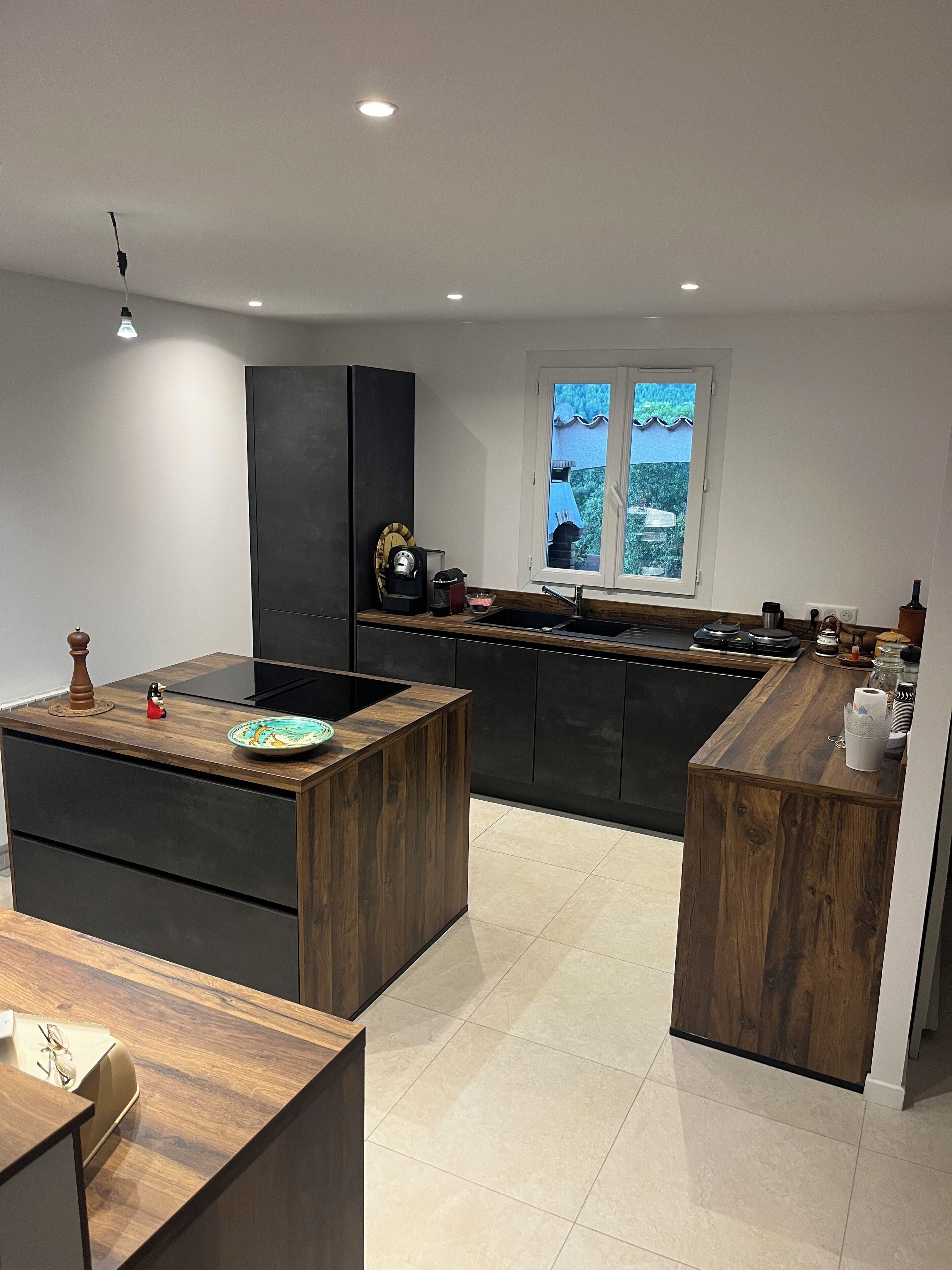 Geladeira, micro-ondas, fogão, cooktop