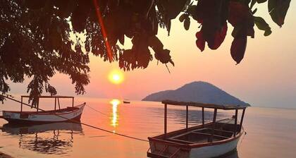 The Bay Cottage: 4BR Retreat in Cape Maclear
