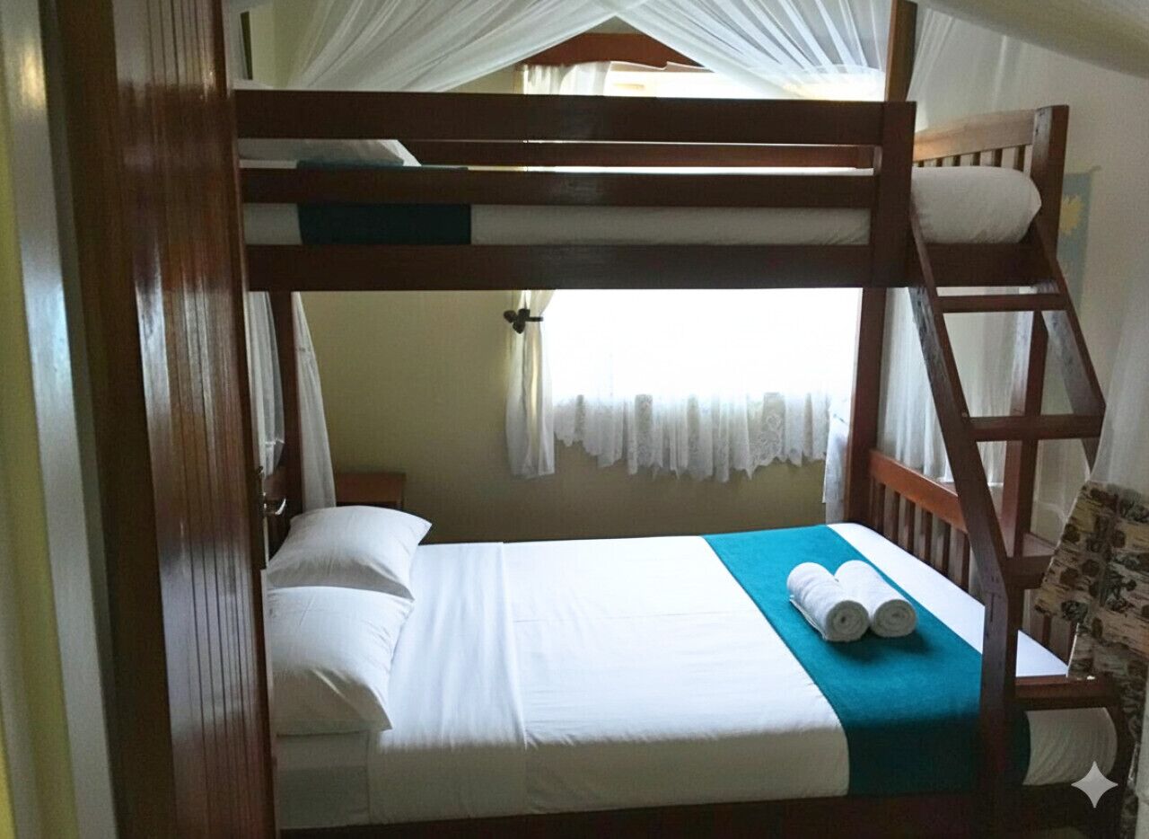4 bedrooms, desk, WiFi