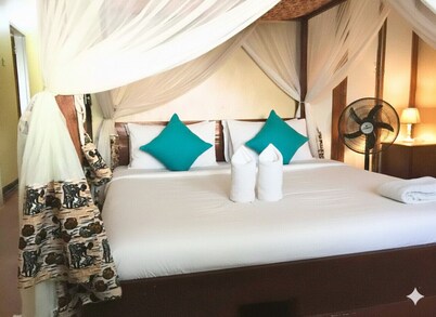 The Bay Cottage: 4BR Retreat in Cape Maclear