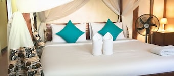 The Bay Cottage: 4BR Retreat in Cape Maclear