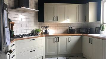 冰箱、微波炉、烤箱、烤面包机