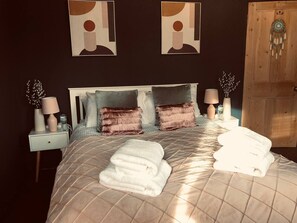 Silitysrauta/-lauta, Wi-Fi, vuodevaatteet