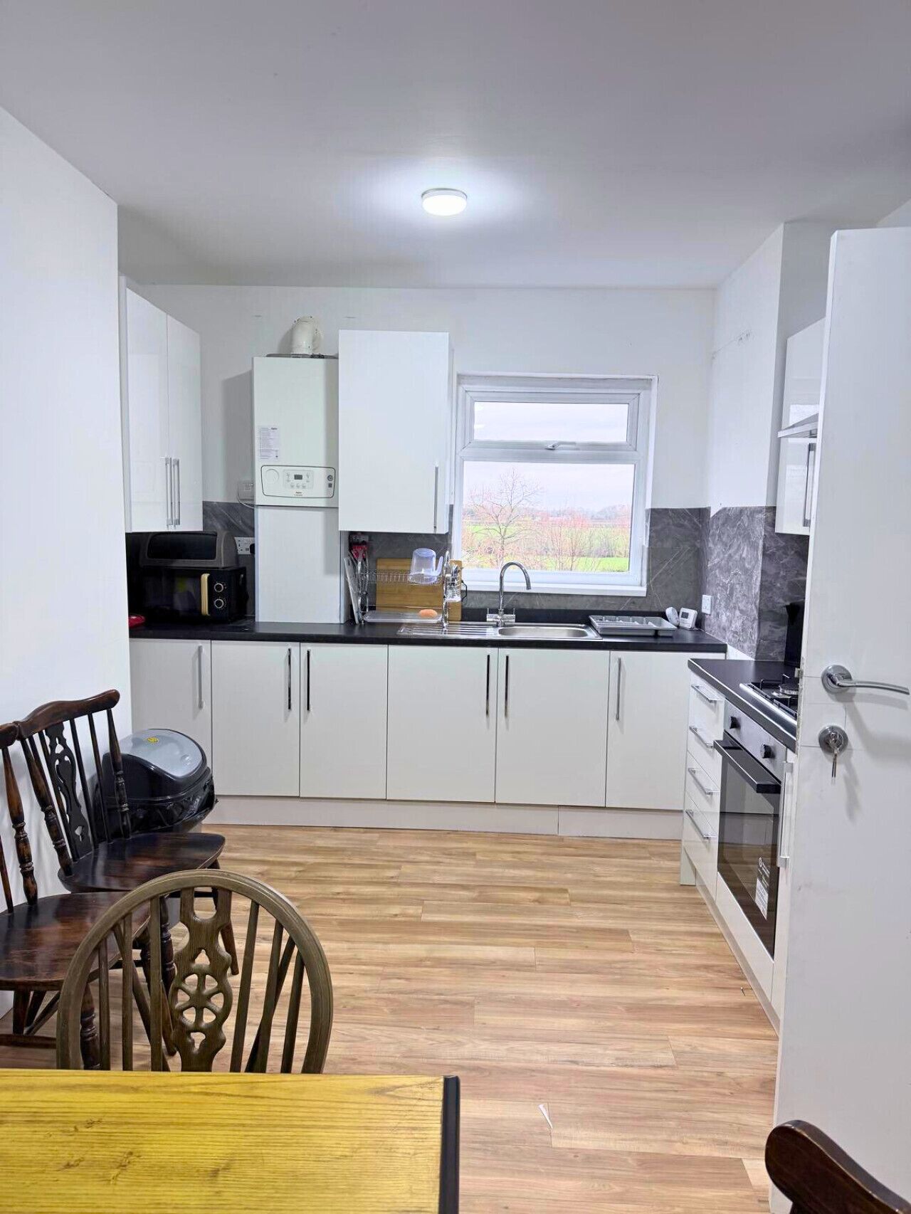 Geladeira, micro-ondas, fogão, cooktop