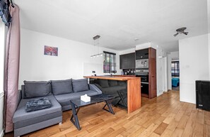 TV - Cozy 1-Bed Flat in Croydon Sleeps 4 - Free Parking (Greater London)
