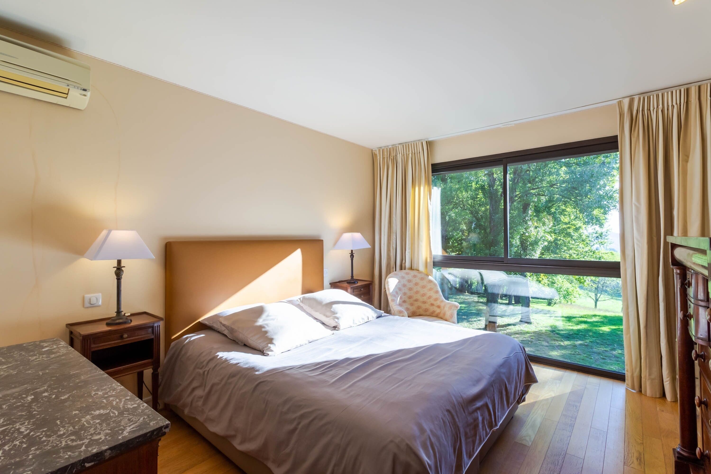 Fer et planche à repasser, Wi-Fi gratuit, draps fournis