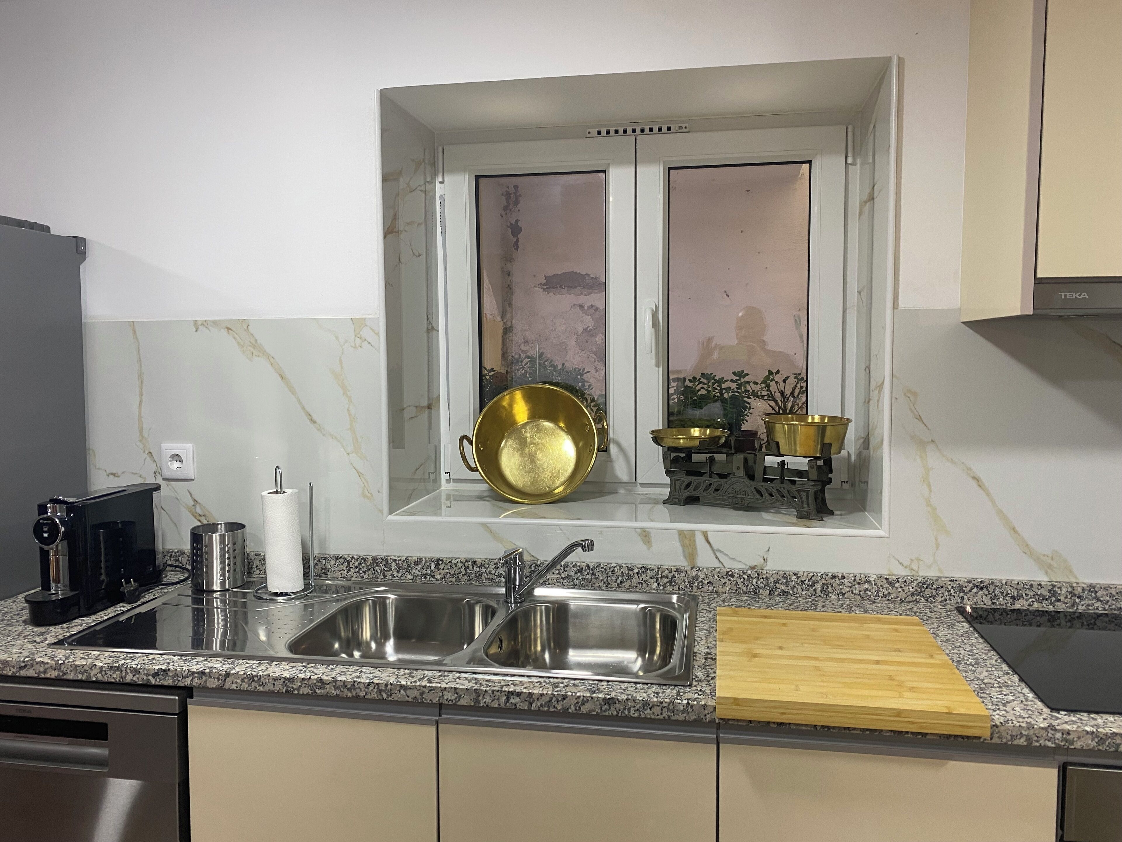 Køleskab, mikrobølgeovn, ovn, kogeplade