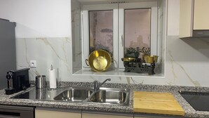 Coffee/tea maker, fridge, microwave, oven