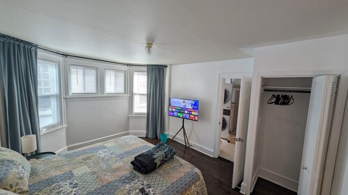 Cozy West Germantown 2-bed Mezzanine Apartment in Philadelphia