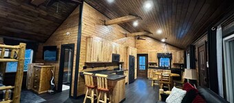 Entire cabin in Silver Cliff, Wisconsin on the Peshtigo River