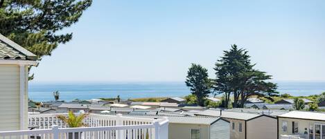 A row of mobile homes with a view of the ocean.