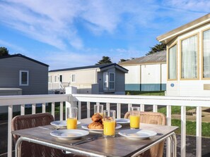 Outdoor dining - Caravan C32 at Landscove Holiday Park (Brixham)