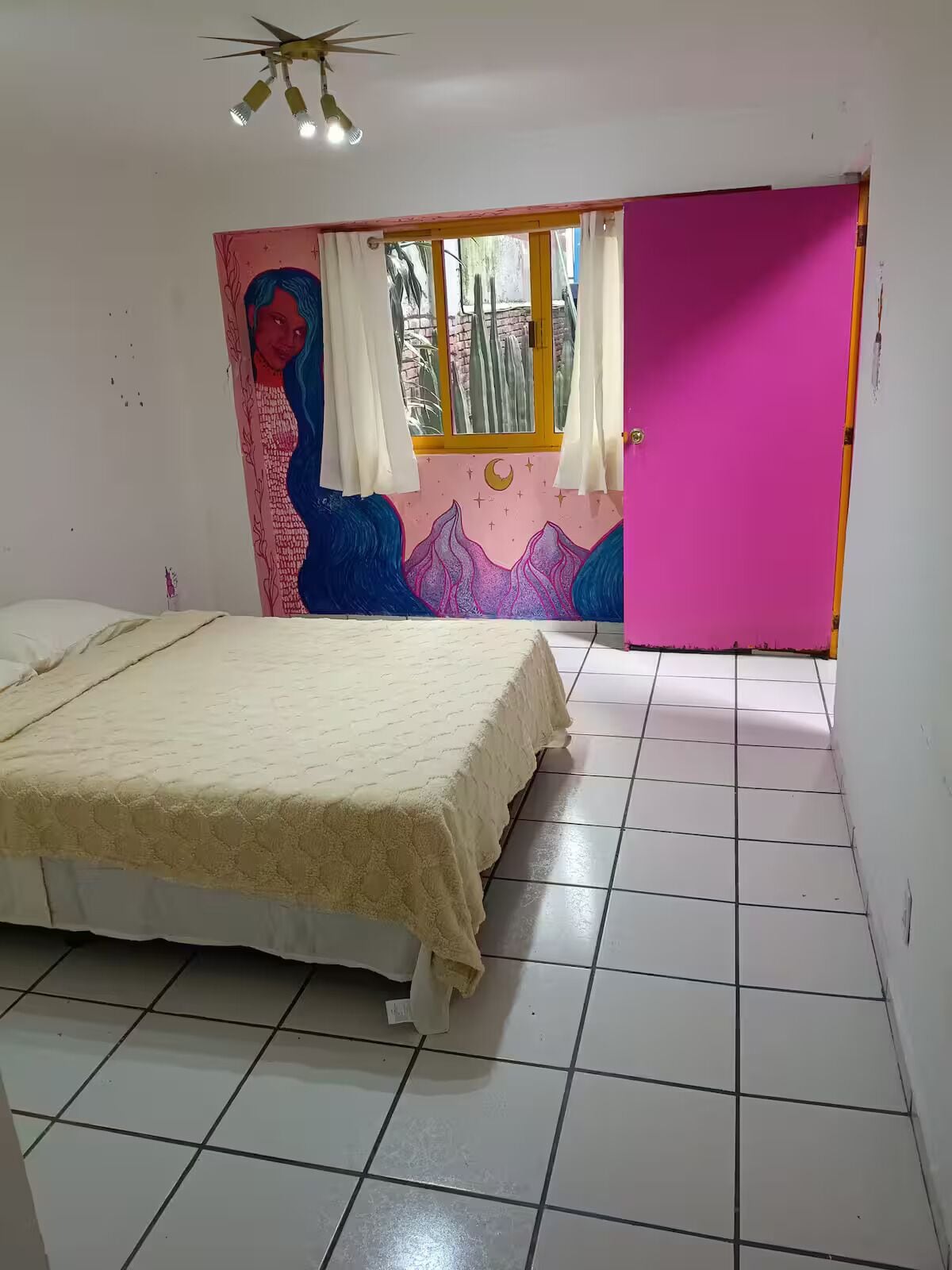 1 chambre, bureau, fer et planche à repasser, Wi-Fi gratuit