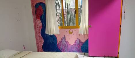 1 sovrum, skrivbord, strykjärn/strykbräda och gratis wi-fi