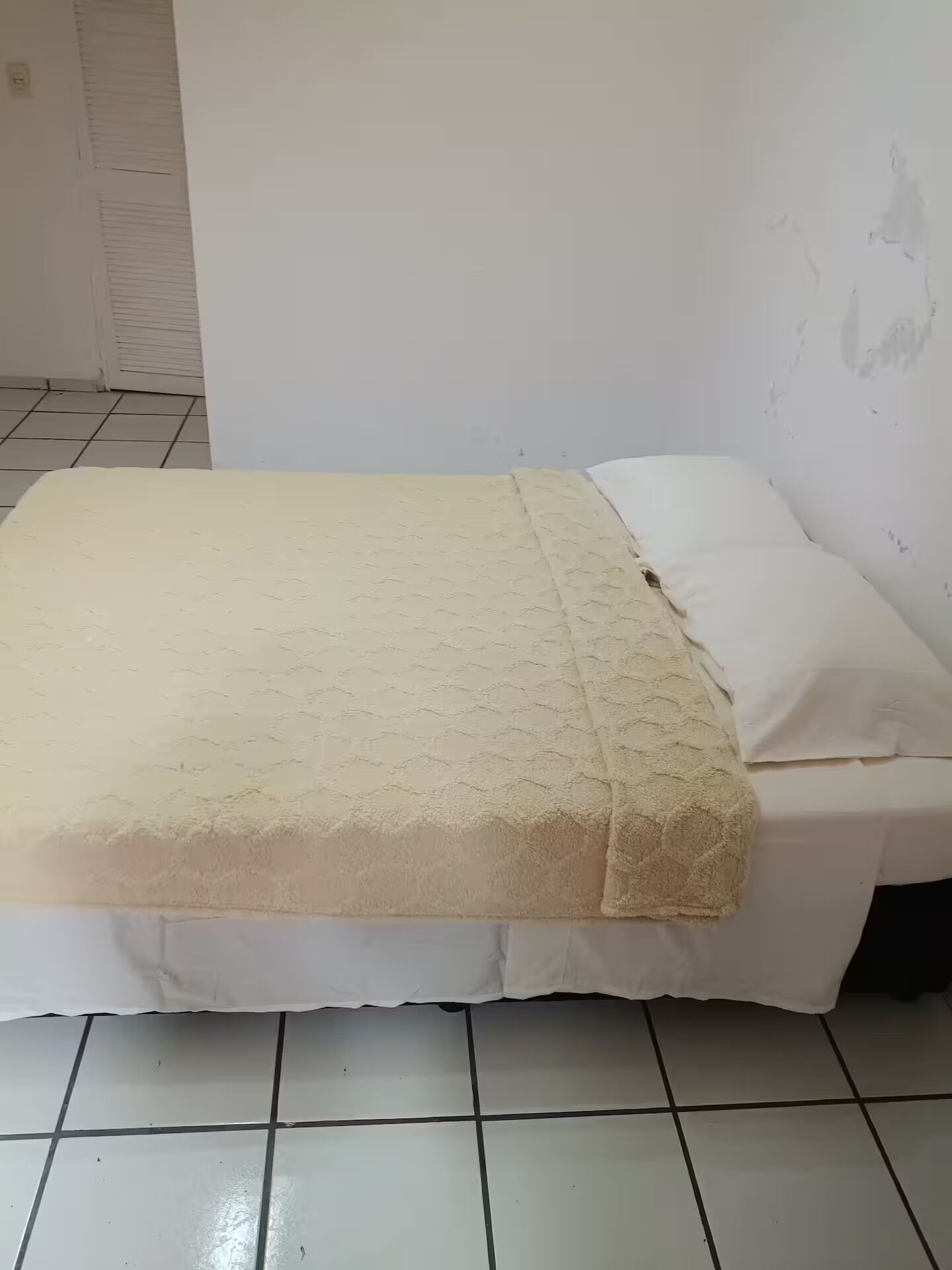 1 chambre, bureau, fer et planche à repasser, Wi-Fi gratuit