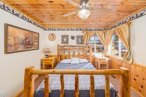 Room - Hot Tub with Meadow Views! Pet Friendly! (Duck Creek Village)