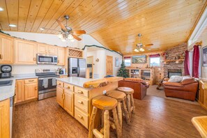 Private kitchen - Hot Tub with Meadow Views! Pet Friendly! (Duck Creek Village)