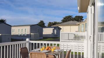 تناول الطعام بالخارج