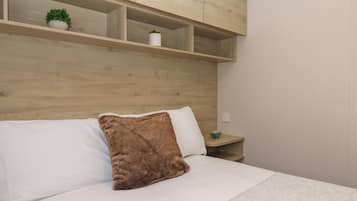 2 Schlafzimmer, individuell dekoriert, individuell eingerichtet